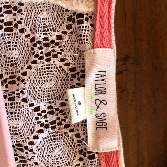 NWT Taylor and Sage ivory loose top with lace - Picture 3 of 7